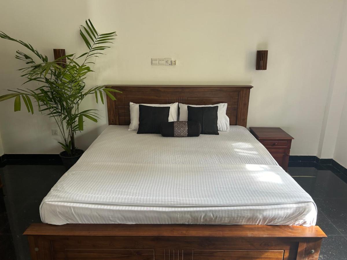 Why Not Mansion Hostel Habaraduwa Central Екстериор снимка